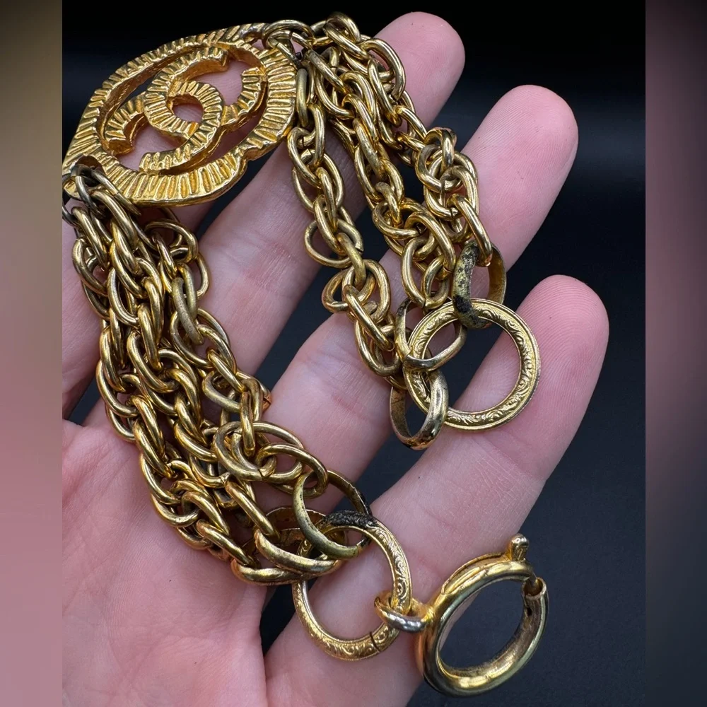 LOT 1556 24K gold plated CHANEL vintage bracelet